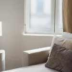 Lovely 1br & 1lr Apartment, Only 15 Min Walk To Center Apartamento