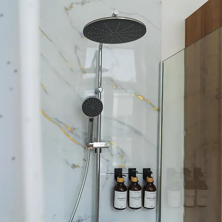 Apartment Lovely 1br & 1lr Apartment, Only 15 Min Walk To Center *