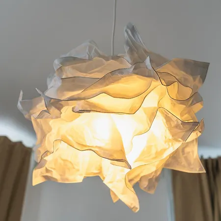 Lovely 1br & 1lr Apartment, Only 15 Min Walk To Center Daire