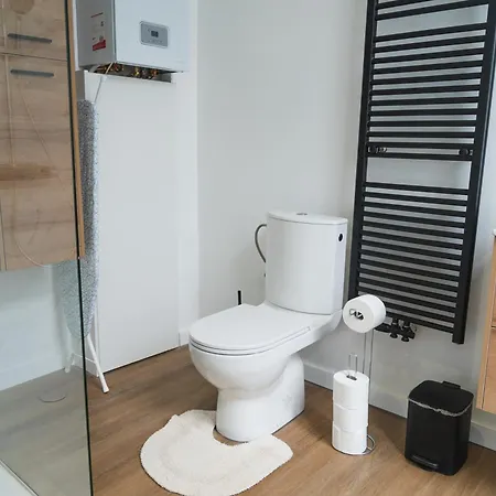 Lovely 1br & 1lr Apartment, Only 15 Min Walk To Center Daire Gent